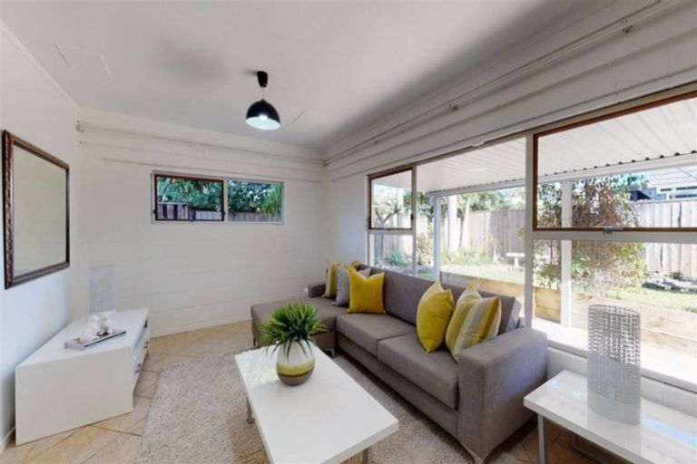 Photo of property in 1/10a Commodore Parry Road, Castor Bay, Auckland, 0620