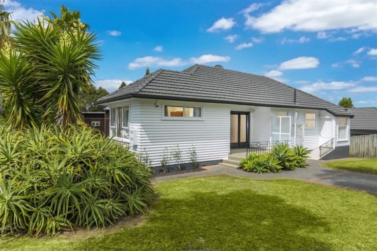 Photo of property in 77 Colwill Road, Massey, Auckland, 0614