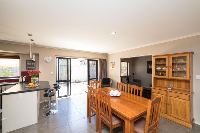 Photo of property in 23 Walnut Grove, Kelvin Grove, Palmerston North, 4414