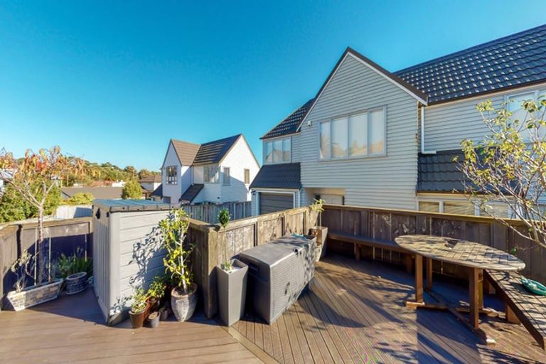 Photo of property in 14c Bracken Road, Newlands, Wellington, 6037