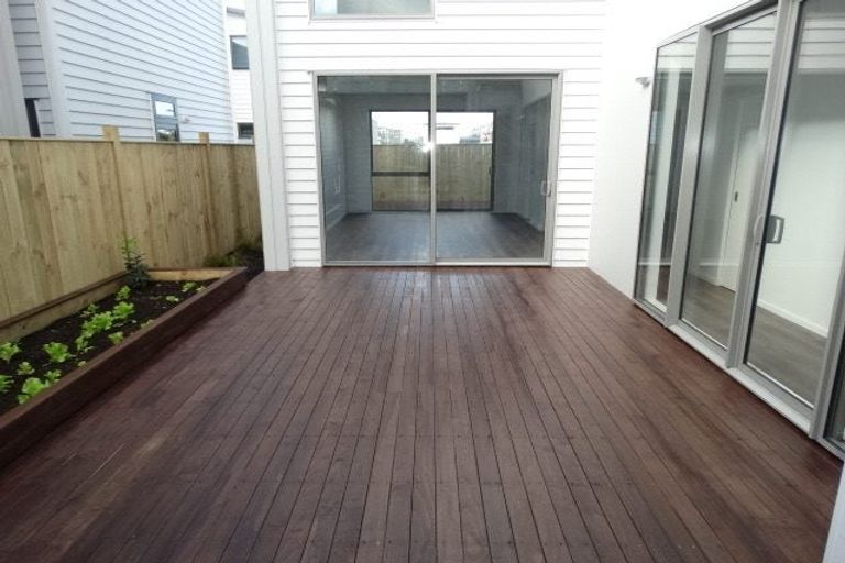 Photo of property in 5 Pihoihoi Place, Hobsonville, Auckland, 0616