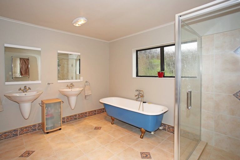 Photo of property in 2 Raukawa Grove, Waiuku, 2123