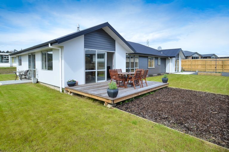 Photo of property in 66 Grandvista Drive, Green Island, Dunedin, 9018