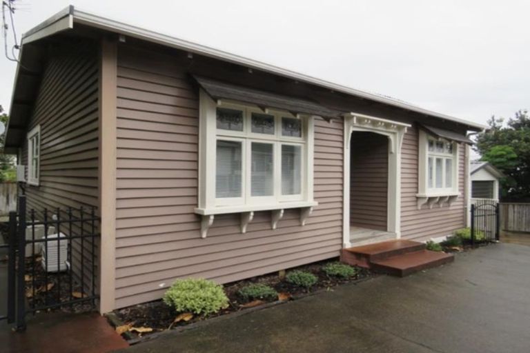 Photo of property in 83 Young Street, New Plymouth, 4310