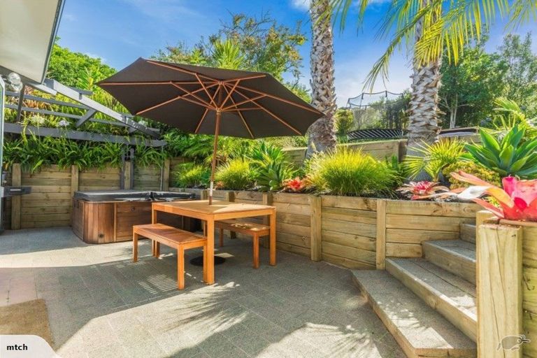 Photo of property in 1/39 Seaton Road, Murrays Bay, Auckland, 0630