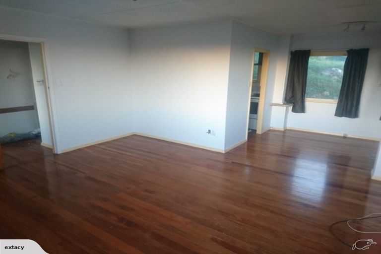 Photo of property in 75 Salford Street, Newlands, Wellington, 6037