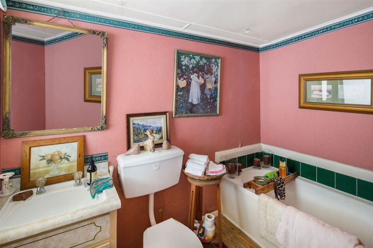 Photo of property in 43 Bassett Road, Johnsonville, Wellington, 6037