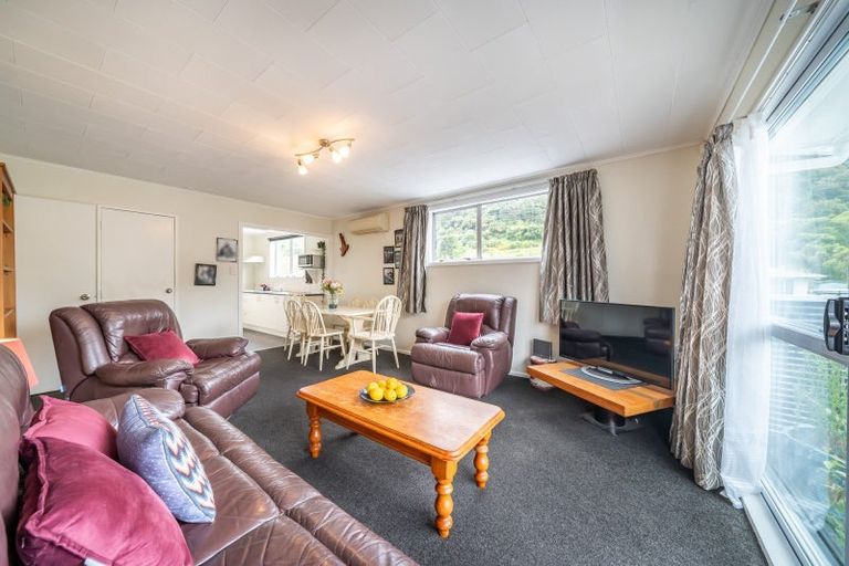 Photo of property in 1/32 Hartford Crescent, Totara Park, Upper Hutt, 5018