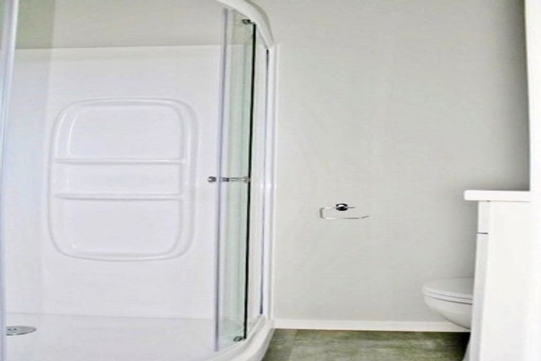 Photo of property in 16a Woodall Place, Totara Vale, Auckland, 0627