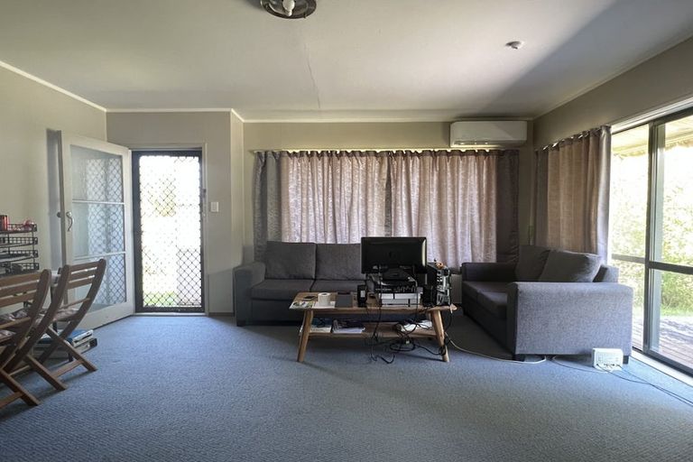 Photo of property in 2/9 Windy Ridge Road, Glenfield, Auckland, 0629