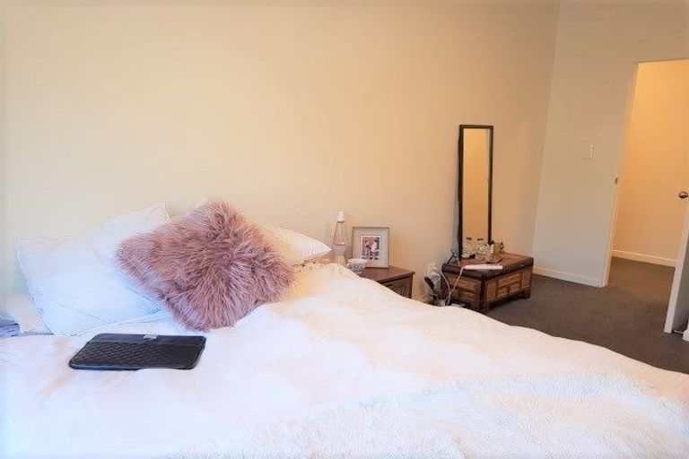 Photo of property in 3 Oak Avenue, Paremata, Porirua, 5024