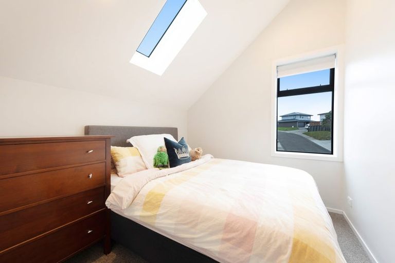 Photo of property in 54 Spenmoor Street, Newlands, Wellington, 6037