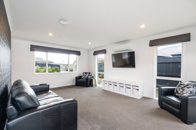 Photo of property in 24 Freedom Drive, Kelvin Grove, Palmerston North, 4414