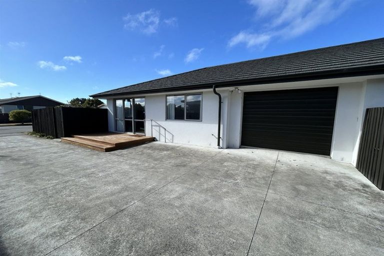 Photo of property in 3 Tamarisk Place, Parklands, Christchurch, 8083
