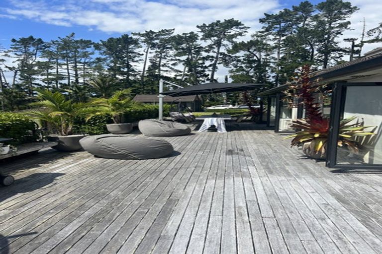 Photo of property in 48 Tawa Road, Kumeu, 0891