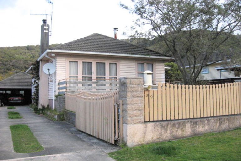 Photo of property in 39 Lees Grove, Wainuiomata, Lower Hutt, 5014