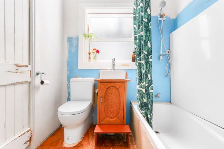 Photo of property in 48 Faraday Street, Hospital Hill, Napier, 4110