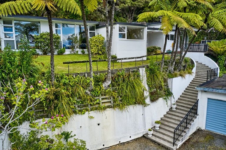 Photo of property in 570 Stokes Valley Road, Stokes Valley, Lower Hutt, 5019