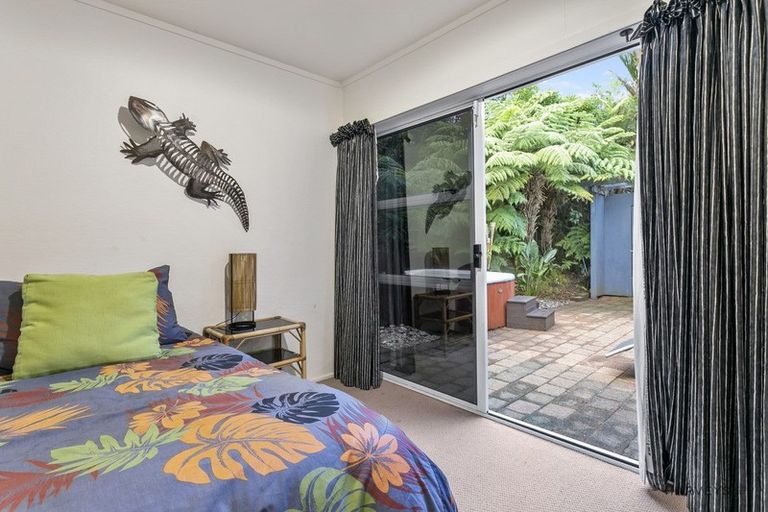 Photo of property in 94 Takahe Road, Titirangi, Auckland, 0604