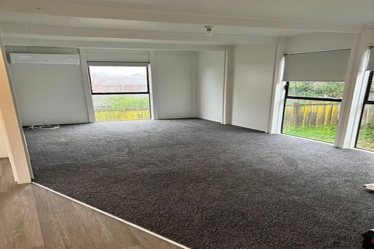 Photo of property in 15 Oreil Avenue, West Harbour, Auckland, 0618