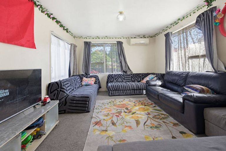 Photo of property in 9 Panzic Place, Glen Eden, Auckland, 0602