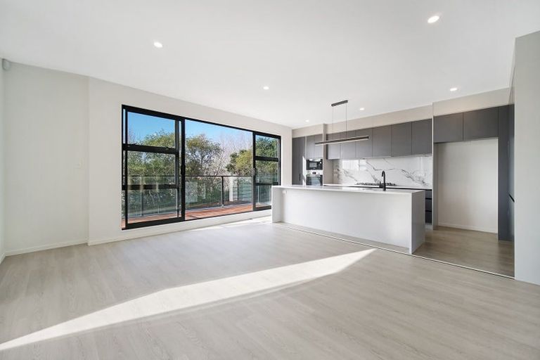 Photo of property in 4 Pleasant Way, Matakatia, Whangaparaoa, 0930