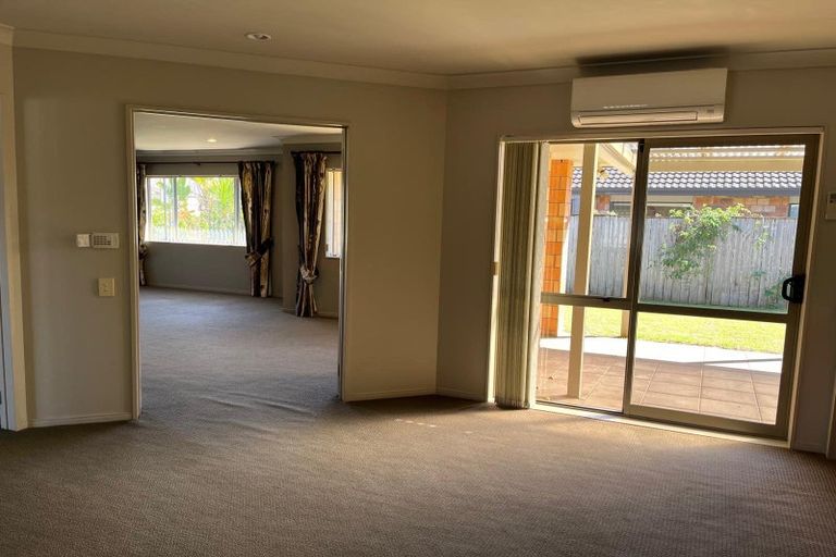 Photo of property in 18 Bellshill Close, Wattle Downs, Auckland, 2103