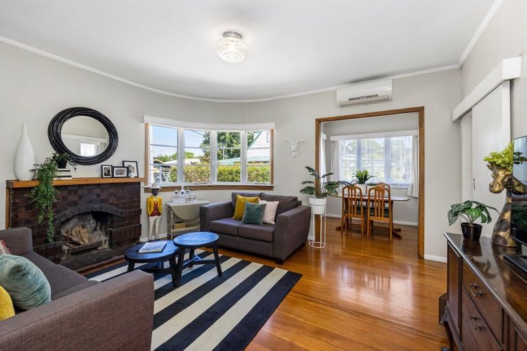 Photo of property in 32 Dignan Street, Point Chevalier, Auckland, 1022