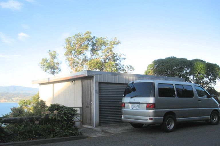 Photo of property in 72 Seatoun Heights Road, Seatoun, Wellington, 6022