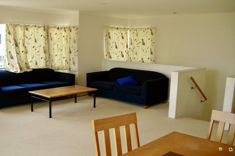 Photo of property in 23 Springside Place, New Lynn, Auckland, 0600