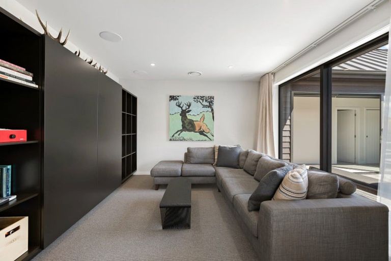 Photo of property in 2 Avalanche Place, Wanaka, 9305