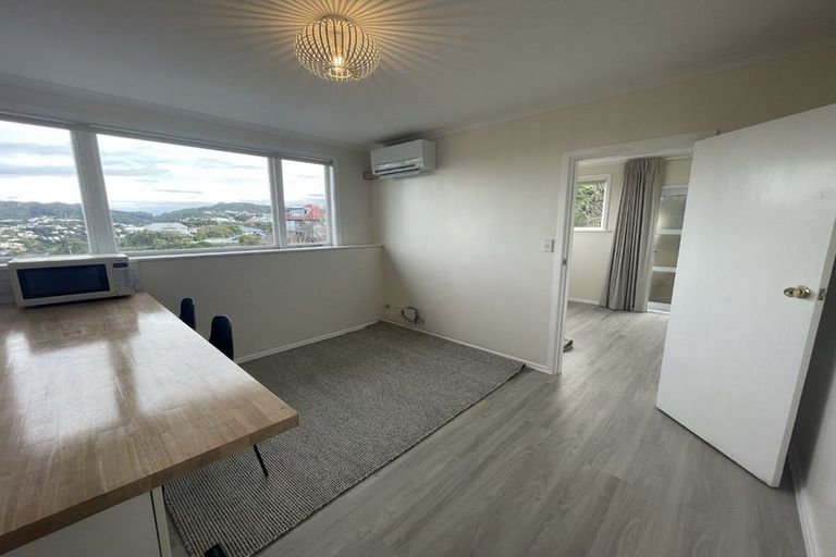 Photo of property in 12 Mataroa Avenue, Northland, Wellington, 6012