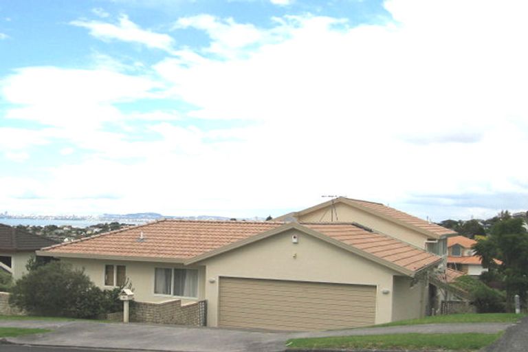 Photo of property in 19 Bernleigh Terrace, West Harbour, Auckland, 0618