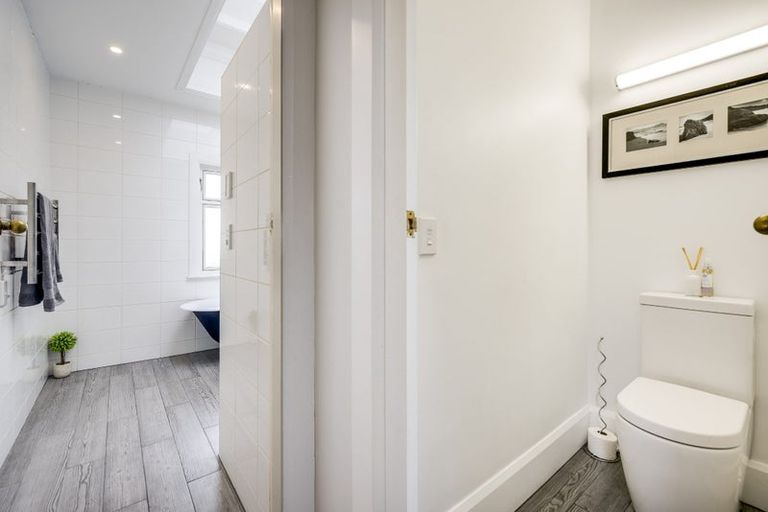 Photo of property in 27 Thompson Road, Bluff Hill, Napier, 4110