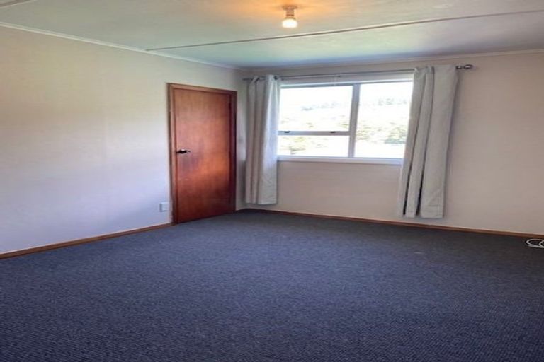 Photo of property in 8 Davidson Crescent, Tawa, Wellington, 5028