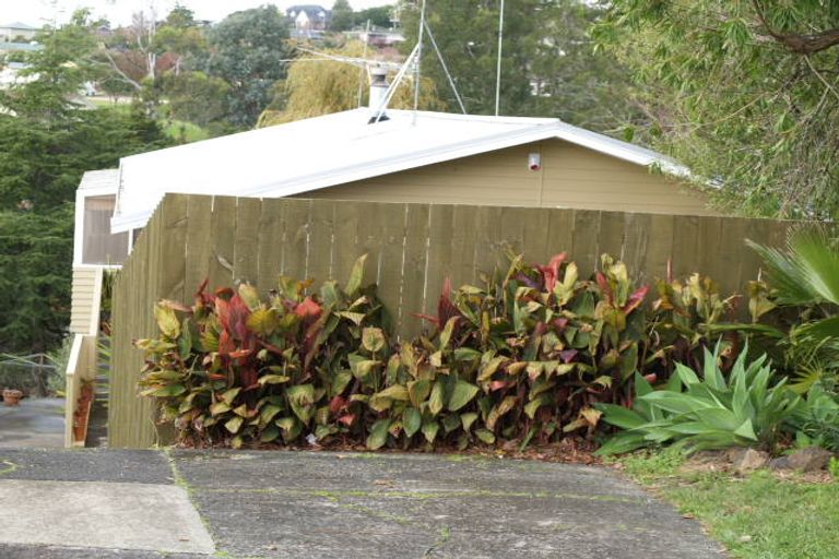 Photo of property in 15 Reydon Place, Cockle Bay, Auckland, 2014