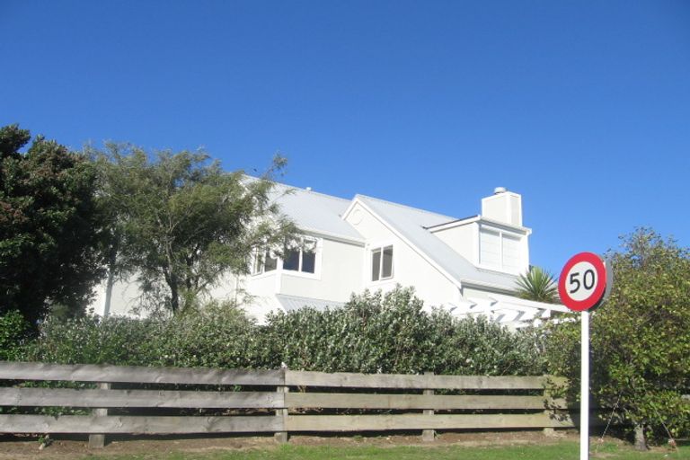 Photo of property in 92 Joseph Banks Drive, Whitby, Porirua, 5024