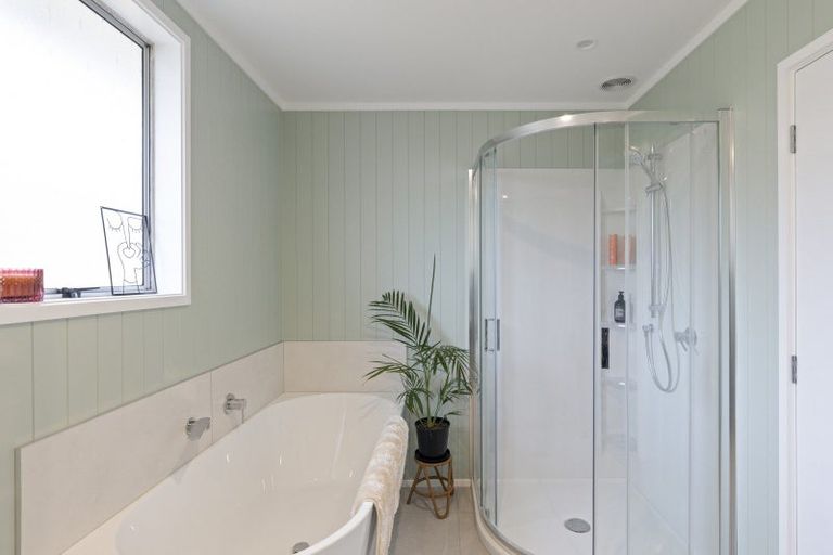 Photo of property in 8 Newlyn Place, Welbourn, New Plymouth, 4312