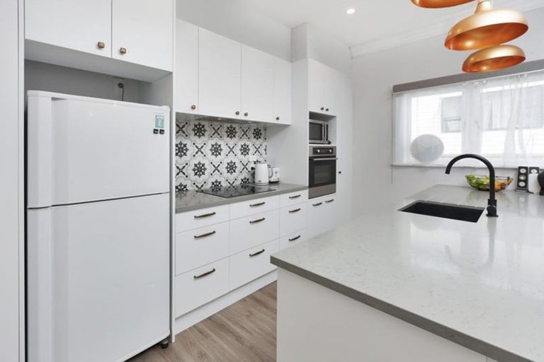 Photo of property in 1/23 Brandon Road, Glen Eden, Auckland, 0602