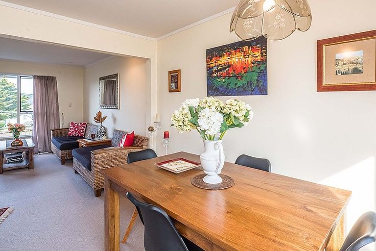 Photo of property in 72 Cunliffe Street, Churton Park, Wellington, 6037