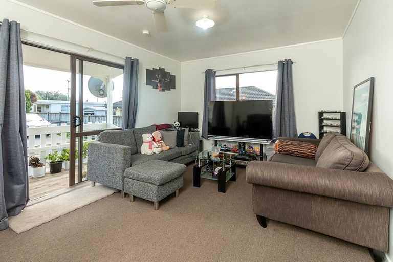 Photo of property in 29 Archibald Road, Kelston, Auckland, 0602