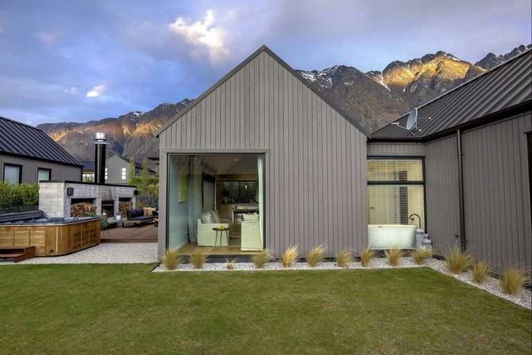 Photo of property in 32 Falconer Rise, Jacks Point, Queenstown, 9371