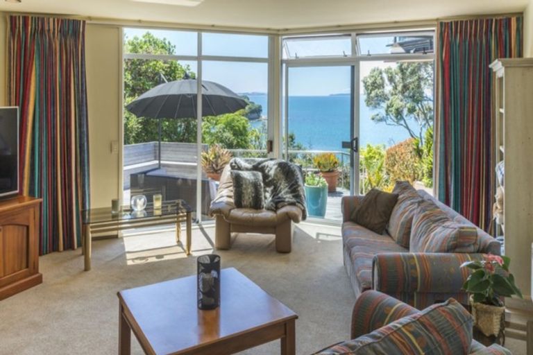 Photo of property in 7 Bournemouth Terrace, Murrays Bay, Auckland, 0630