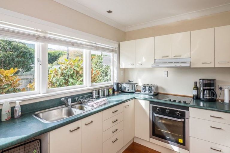 Photo of property in 12 Sunny Glen, Waikanae, 5036