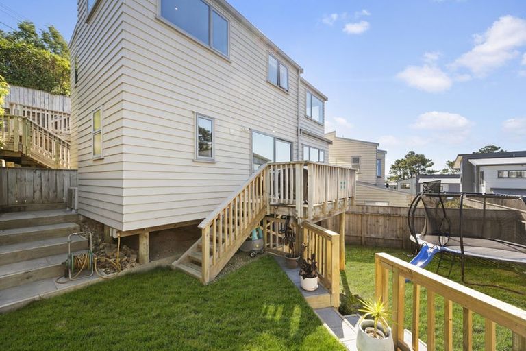 Photo of property in 63 Glanmire Road, Newlands, Wellington, 6037