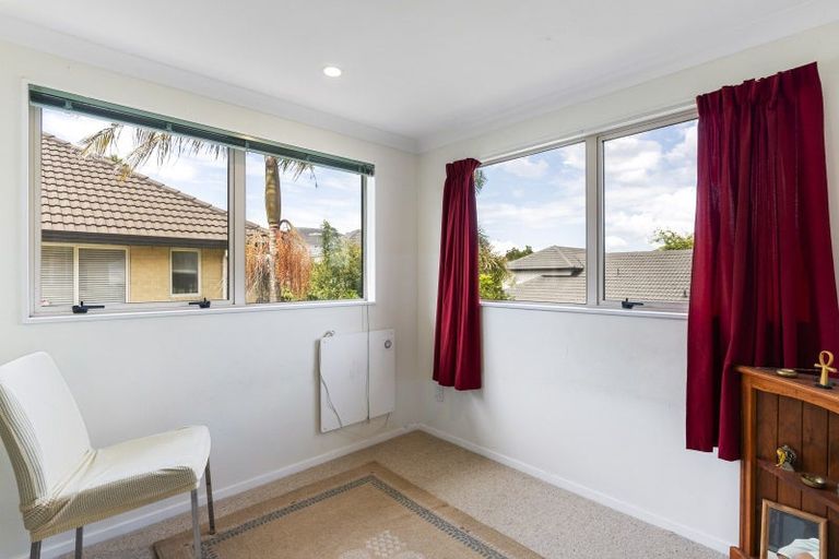 Photo of property in 64 Whitford Road, Botany Downs, Auckland, 2014