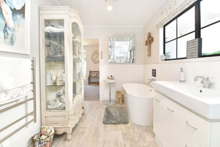 Photo of property in 14a Motuora Road, Manly, Whangaparaoa, 0930