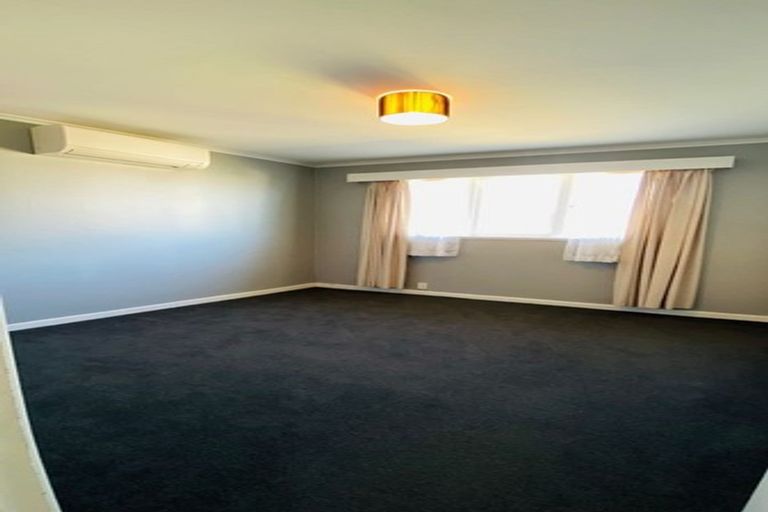 Photo of property in 305 Richardson Road, New Windsor, Auckland, 1041