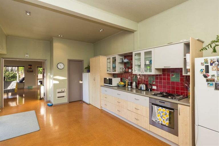 Photo of property in 17 Saint Andrews Square, Strowan, Christchurch, 8052