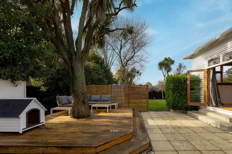 Photo of property in 28 Cleveland Street, Edgeware, Christchurch, 8013